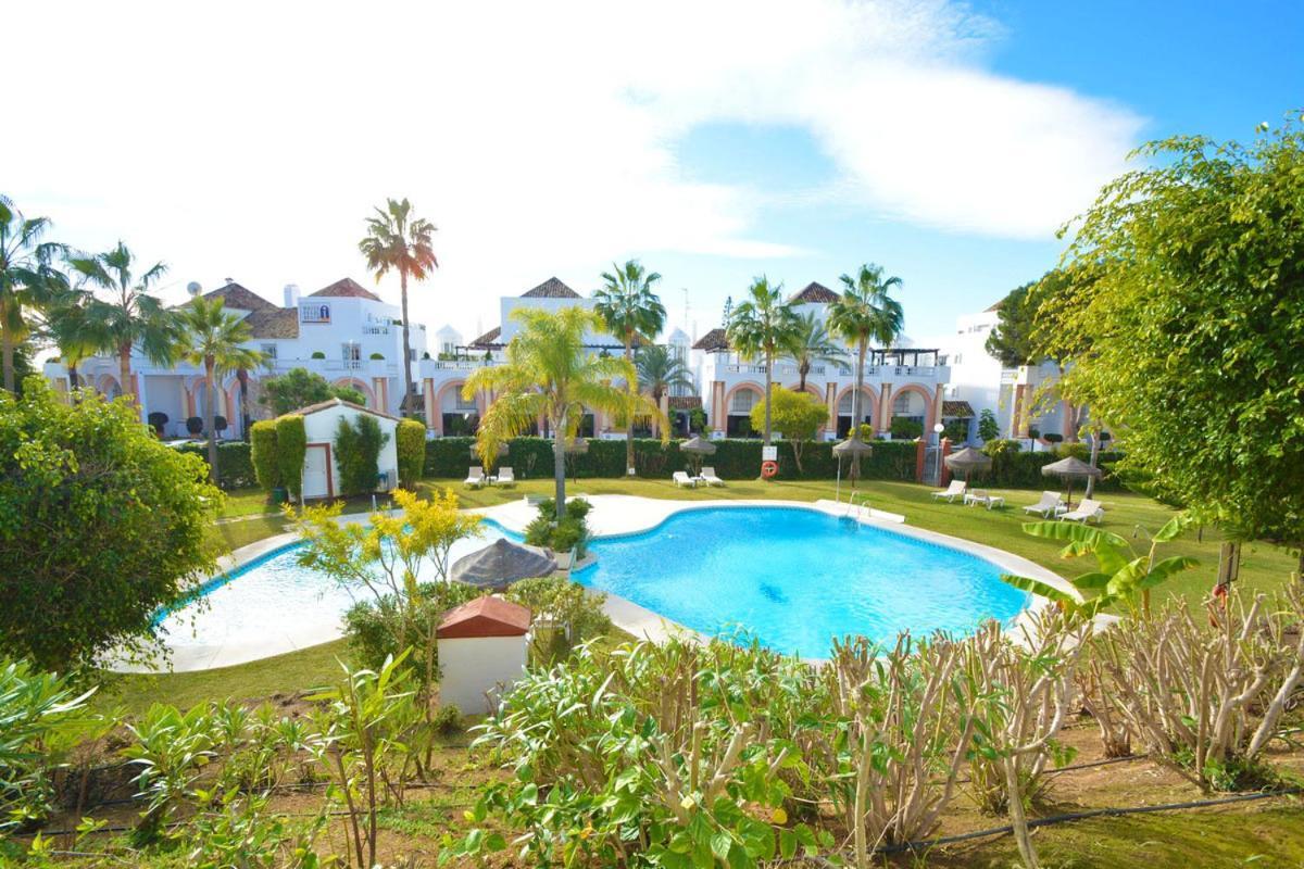 Luxury Beach Side Apartment In Marbella Playa Exterior photo